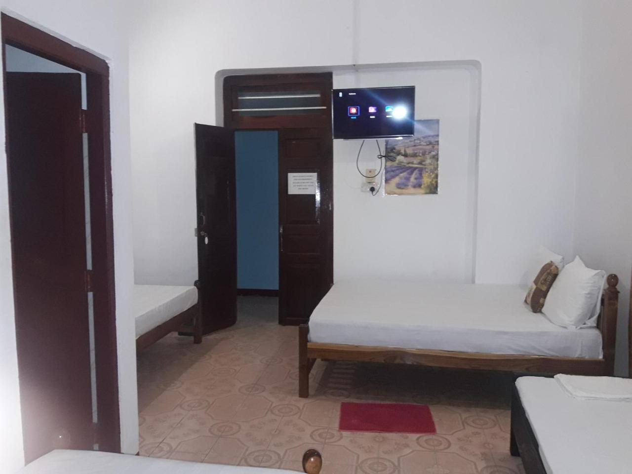 Hotel Blue Whale Jaffna Exterior photo